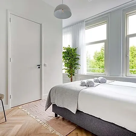 Staysome Hemonystraat Aparthotel 3*