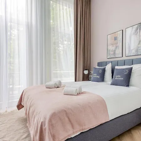 Staysome Hemonystraat Aparthotel 3*
