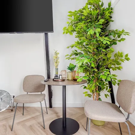 Staysome Hemonystraat Aparthotel 3*
